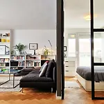 Poet\'S Street Apartment