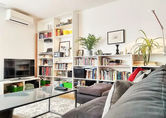 Poet\'S Street Apartment