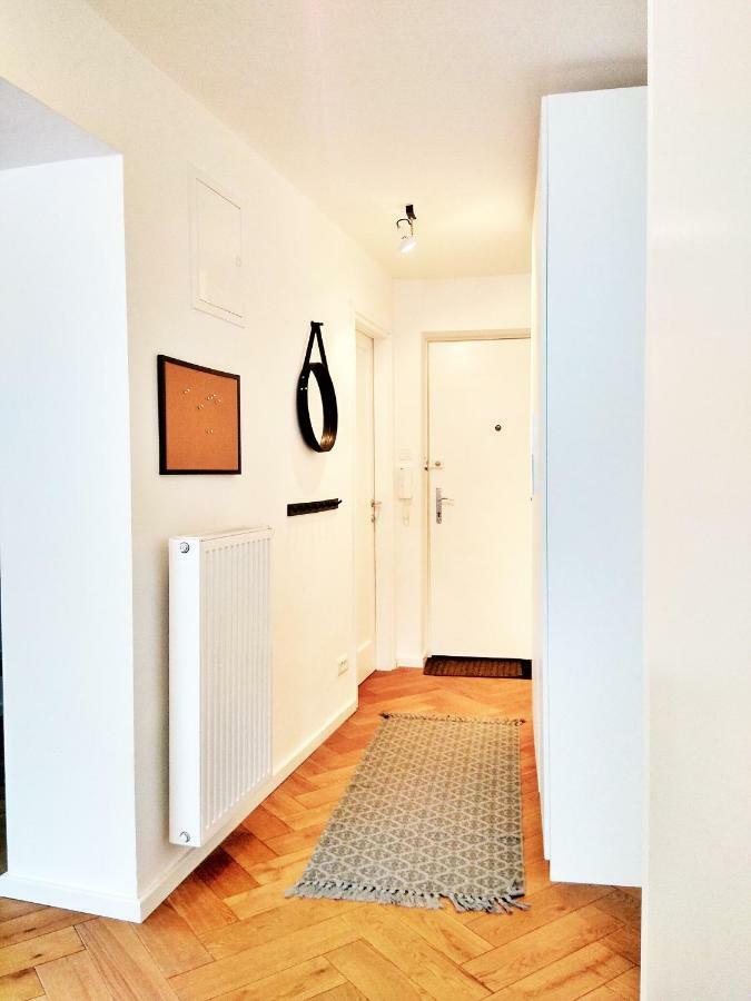 Poet's Street Apartment *